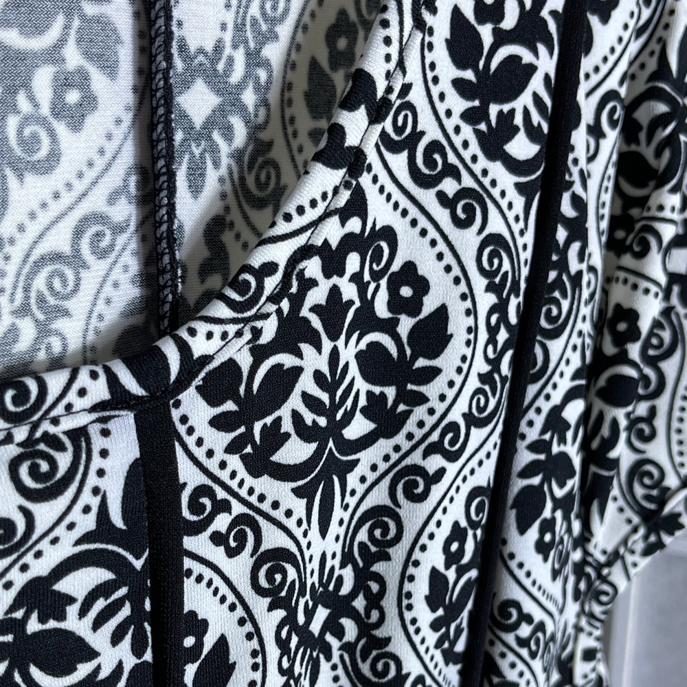 Plus Size 1x Black & White Printed Scoop Neck Women's Top, Stretchy NWOT - Picture 4 of 12
